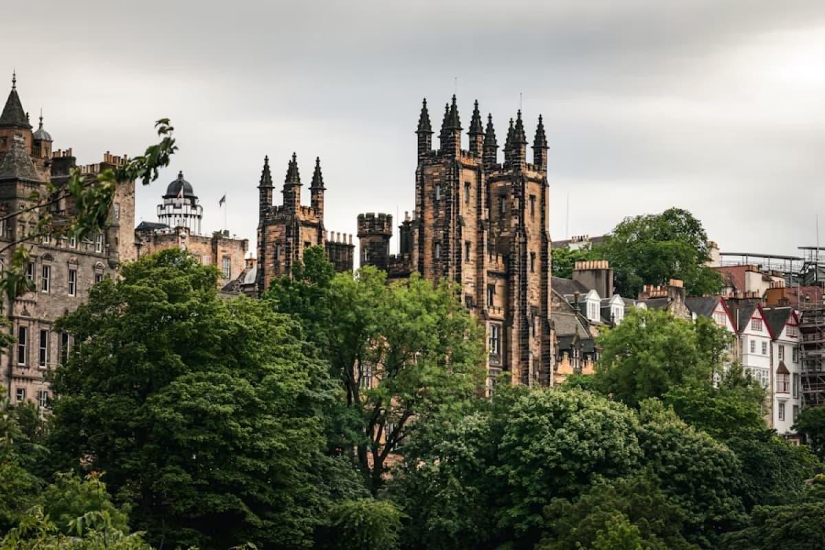 The Mound, Edinburgh - connecting Old Town and New Town